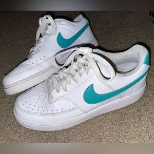 Women’s Nike Courts